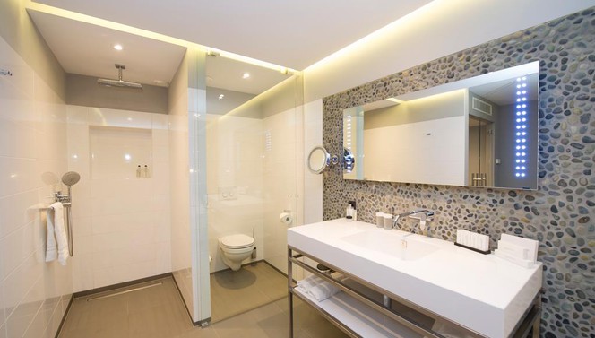 Open bathroom East Suite | Van der Valk Hotel Sassenheim